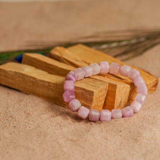 Kunzitt kube armbånd